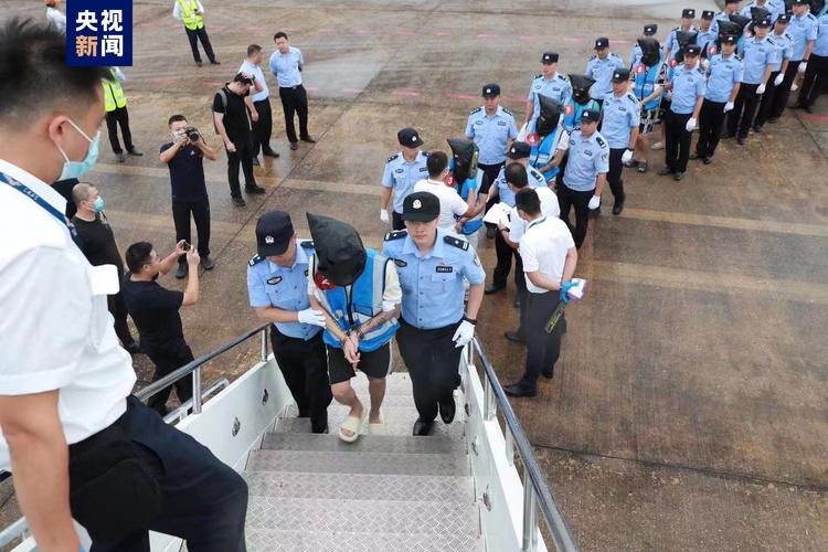 后台操控致受害人亏损 60 人期货诈骗团伙落网涉案 5600 余万