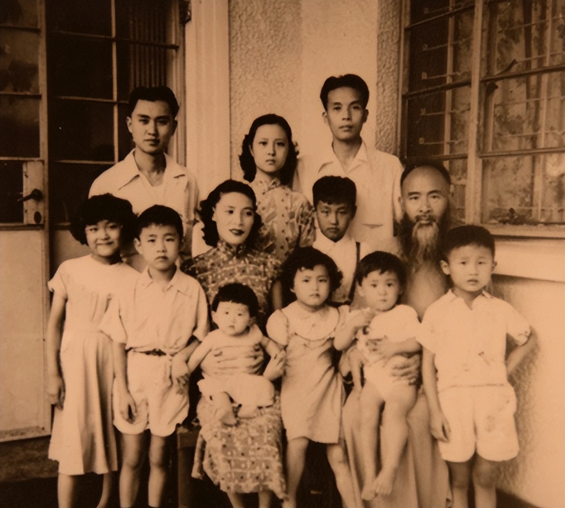  张大千 徐雯波 留影_张大千后代张轶凡_张大千 徐雯波 恋情