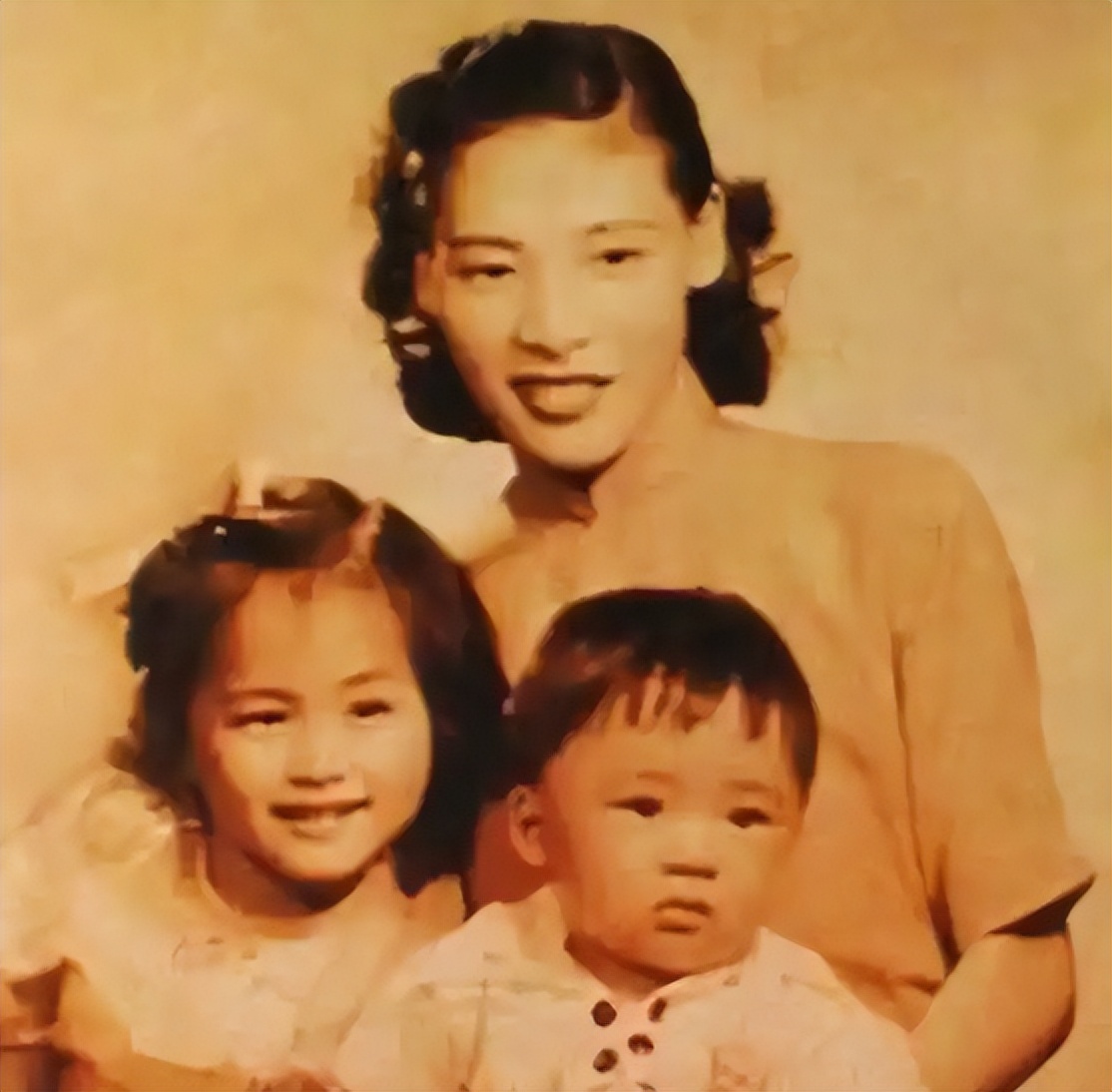  张大千 徐雯波 留影_张大千后代张轶凡_张大千 徐雯波 恋情