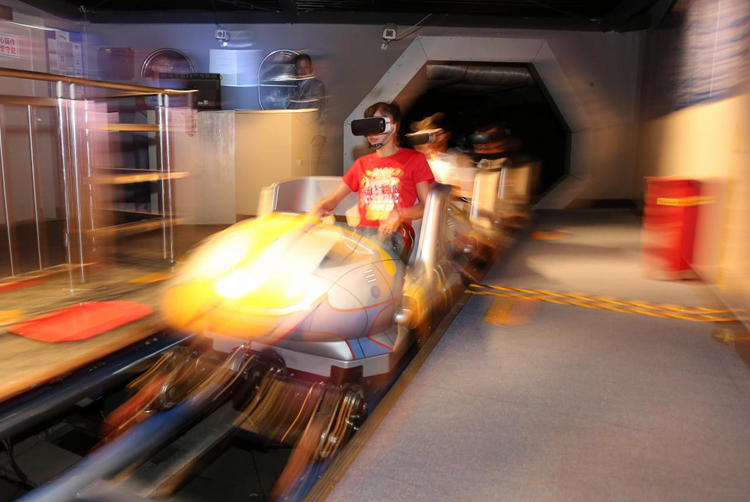 东方明珠电视塔高空体验_上海空中VR过山车_东方明珠过山车