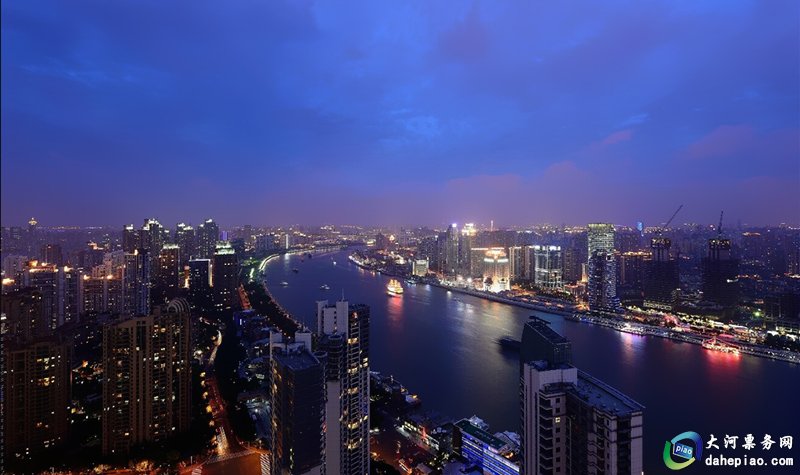 上海东方明珠夜景_东方明珠塔观光层_东方明珠过山车