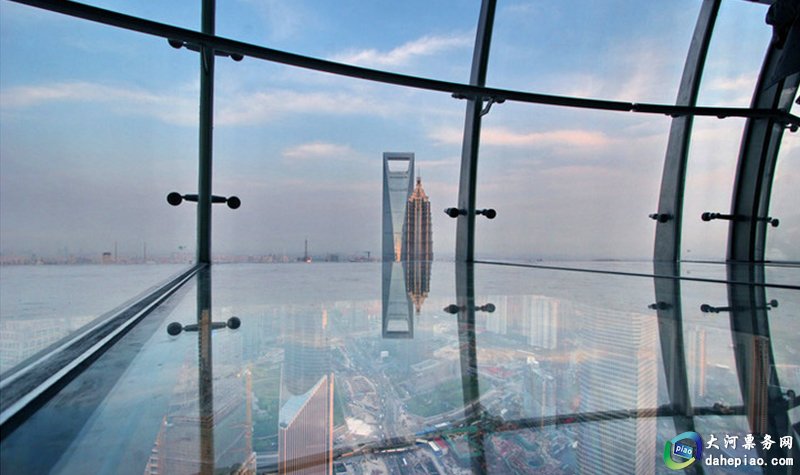 上海东方明珠夜景_东方明珠塔观光层_东方明珠过山车