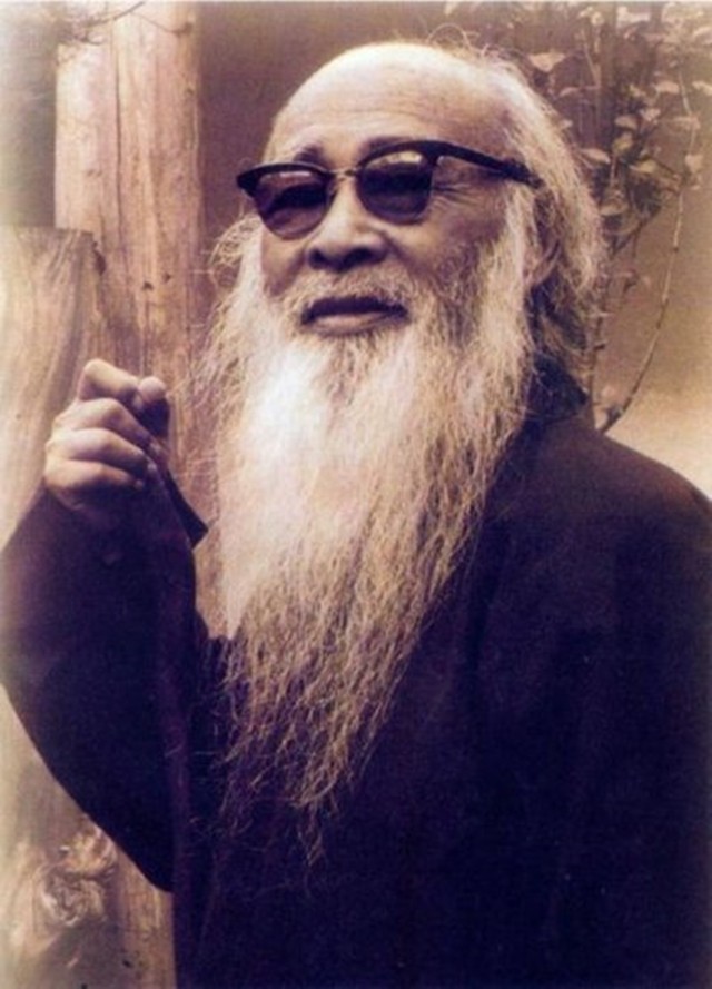 张大千购豪宅众人祝贺，小儿子张心建却在铁轨自杀离世？