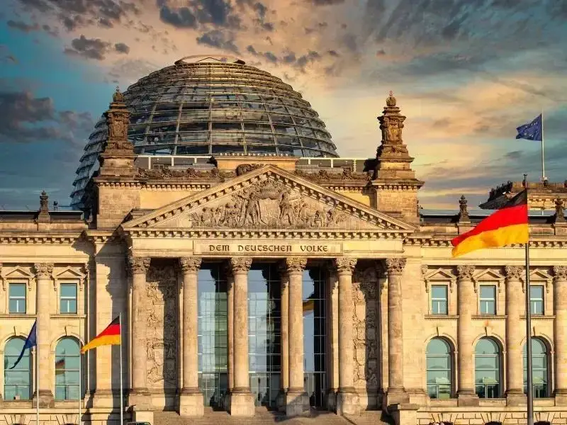 2025财务造假案例 论文_2025年中国与世界重要事件_2025年全球大事件时间表