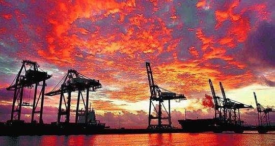 宁波舟山港成全球首个年货物吞吐量破10亿吨大港的历程