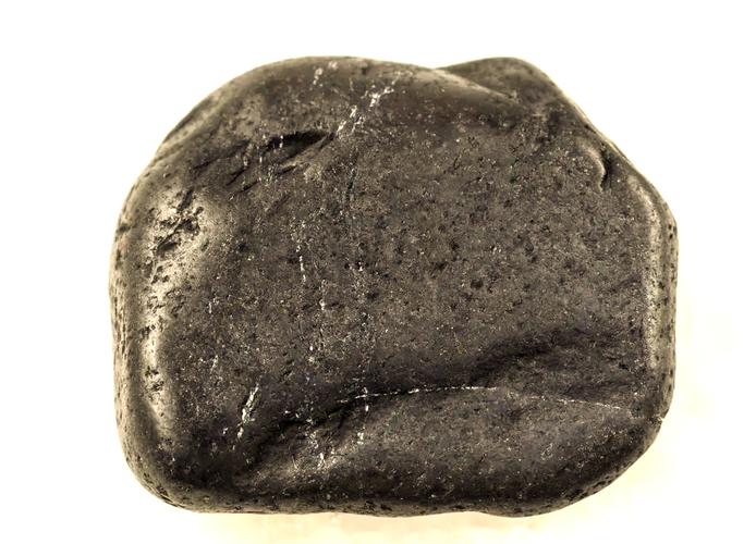 碳（拉丁语意为煤炭）是一种化学元素